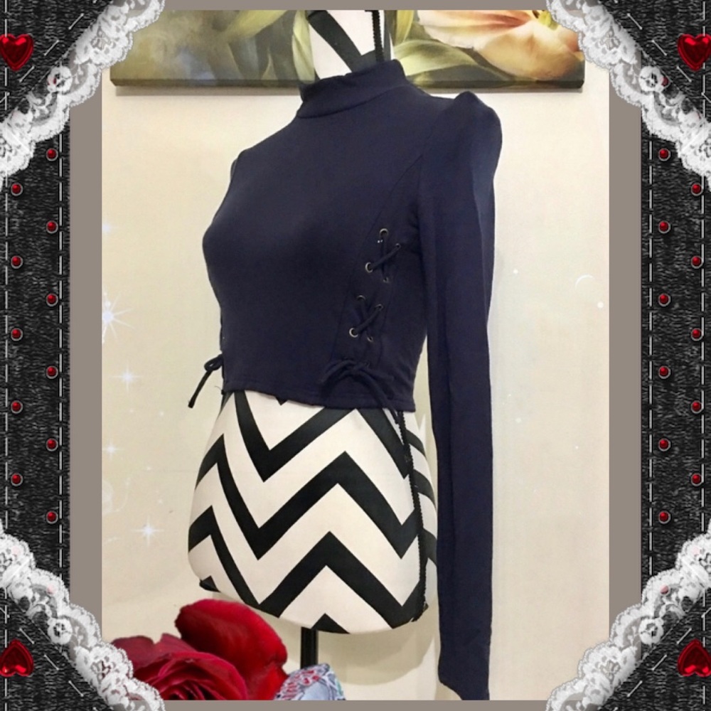 Hot&Delicious Side Lace Up Mock Neck Crop Top